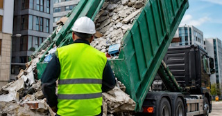 Вывоз строительного мусора в Тулуне: услуги лицензированной компании — ПроМусор